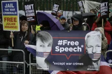 Britský soud začal rozhodovat o vydání Assange do USA. Líčení může trvat i několik měsíců