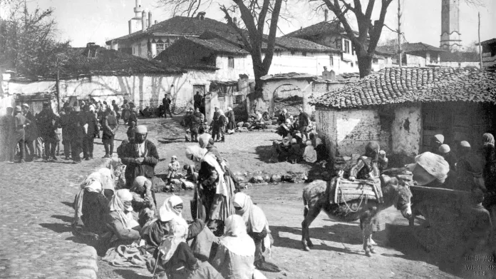 Život ve městě Prizren v Kosovu jako části Srbského království v roce 1916
