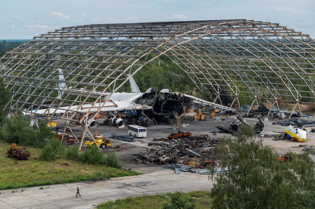 Letadlo Antonov An-225 Mriya, na stejném místě, srpen 2022