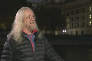 Výročí pádu zdi je jiné než před pěti lety, něco se v lidech pohnulo, soudí hudebník Hutka