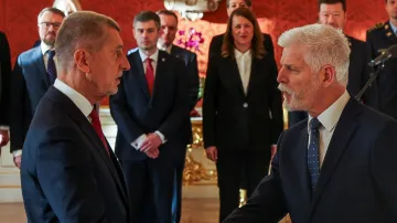 Andrej Babiš (ANO) a Petr Pavel na prosincovém snímku ze jmenování vlády