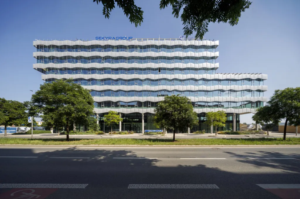 Šetrná stavba: Administrativní budova – Arché. Autoři: Eva Jiřičná a Petr Vágner