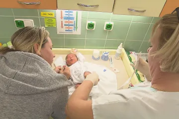 Novorozené děti se nově testují na další vrozené nemoci