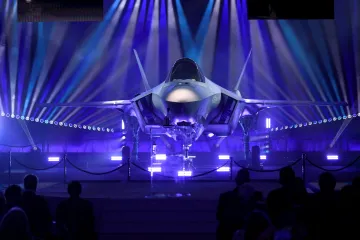 Zrušením nákupu F-35 by vznikla škoda asi třicet miliard, řekl Babiš