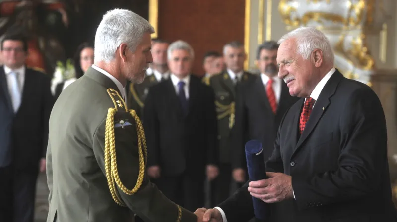 Prezident uděluje generálskou hodnost Petru Pavlovi