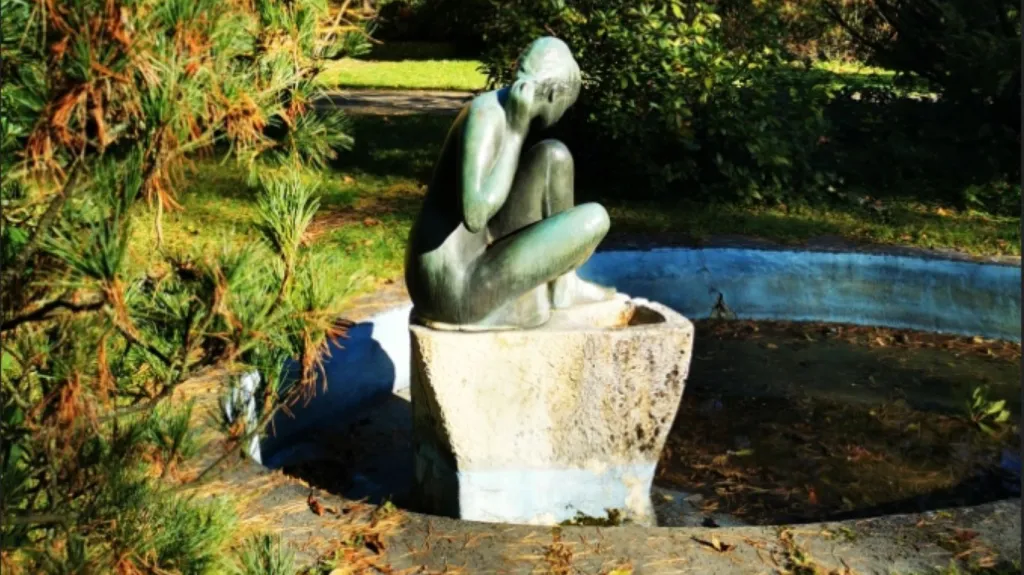 Ukradené a zničené bronzové sochy