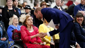 Princ William hovoří s veterány druhé světové války ve Westminsterském opatství