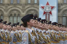 Rusko vojenskou přehlídkou oslavilo konec války. Podle Putina některé státy tehdejší události vědomě zkreslují