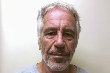 Spekulace o vraždě se nepotvrdily. Epstein si vzal ve vězení život sám