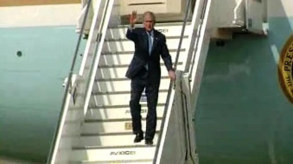 George Bush na zahraniční cestě