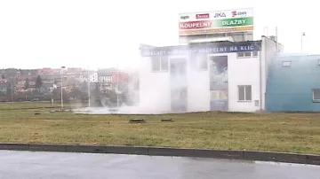 Pracovníci tepláren musí prasklý parovod opravit