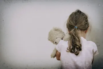 Třináctiletá dívka odhalila na internetu sexuálního predátora