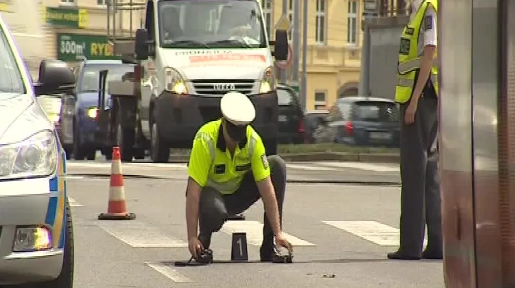 Trolejbus odbočoval z Cejlu doprava na Koliště