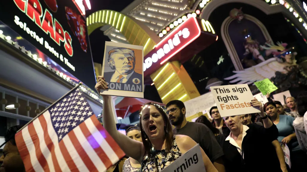 Demonstrace proti Trumpovi pokračují