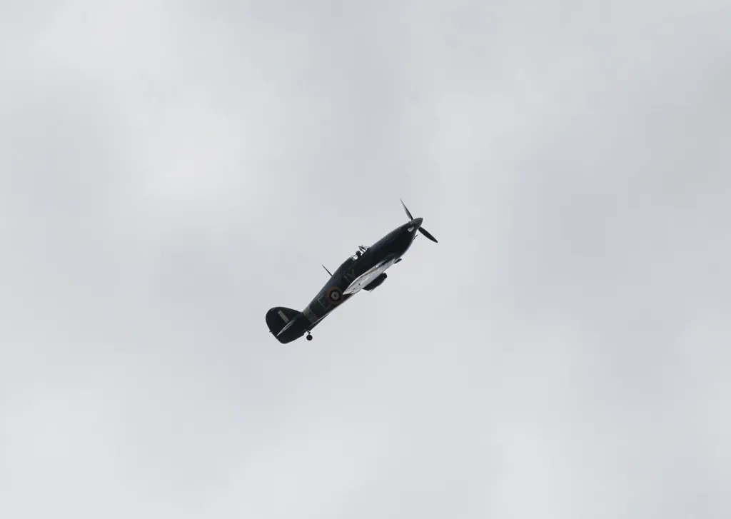 Rekonstrukce atentátu na Heydricha – přelet letounu Hawker Hurricane