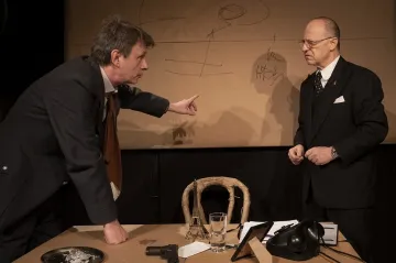 Hodina diplomacie v Divadle Viola rozhoduje o osudu Paříže