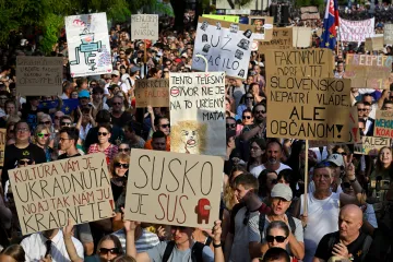 Slovenská opozice žádá odvolání Šimkovičové a Suska