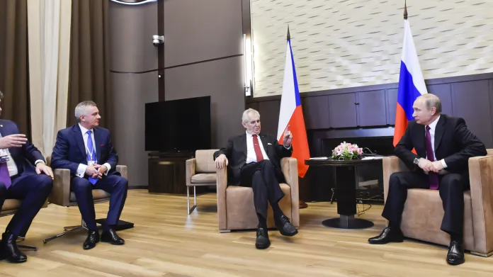 Schůzky Zemana s Putinem se účastnili poradce Martin Nejedlý a hradní kancléř Vratislav Mynář