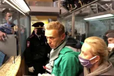 Navalného zadrželi přímo na letišti krátce po příletu do Moskvy