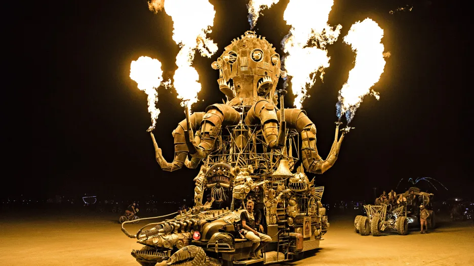 Fotografie z výstavy Marka Musila v Leica Gallery: WORLD ON FIRE | The Burning Man Collection