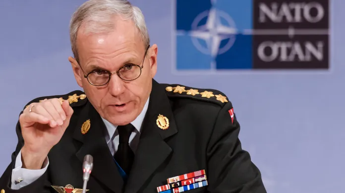 Knud Bartels po jednání Vojenského výboru NATO