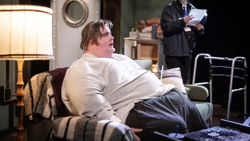 Hrdinu hry Velryba tíží samota. A jeho představitele dvě stě kilo navíc