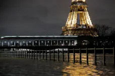 Francii zasáhly přívalové deště, v Paříži se Seina vylila z břehů