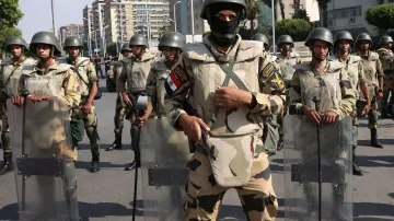 Armáda proti demonstrantům