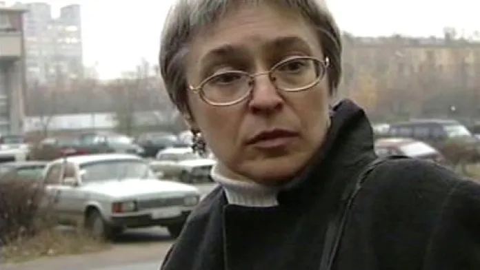 Zavřažděná novinářka Anna Politkovská