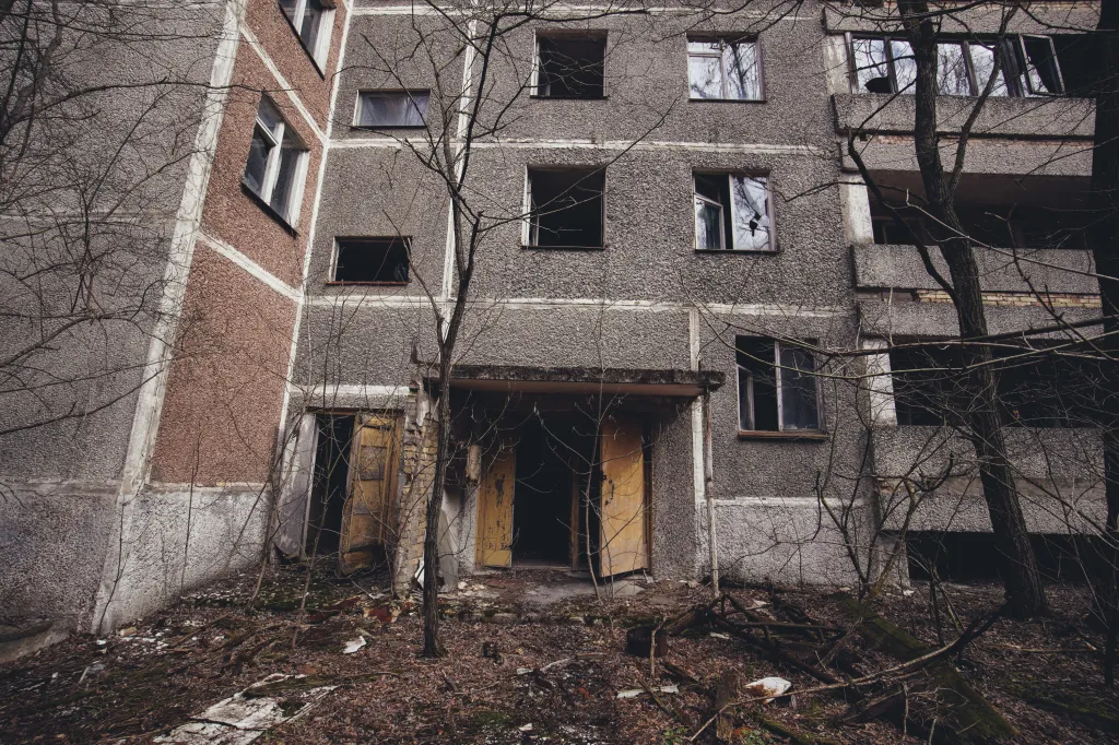 V panelových domech zůstalo převážně neskladné a velké vybavení, které si obyvatelé nechtěli nebo kvůli možné kontaminaci nemohli odvézt