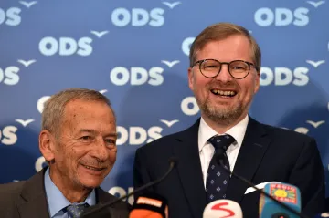 Senát neumíme, přiznal Babiš. První vítězství po devíti letech, radoval se Fiala