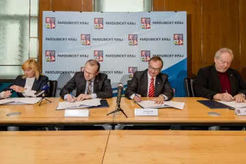 V Pardubickém kraji si strany rozdělily posty v radě, hejtmanem znovu Netolický 
