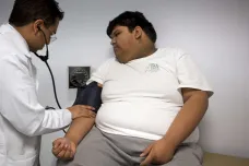 Obézní lidé mají téměř dvakrát vyšší riziko nákazy covidem-19. I jejich léčba je složitější
