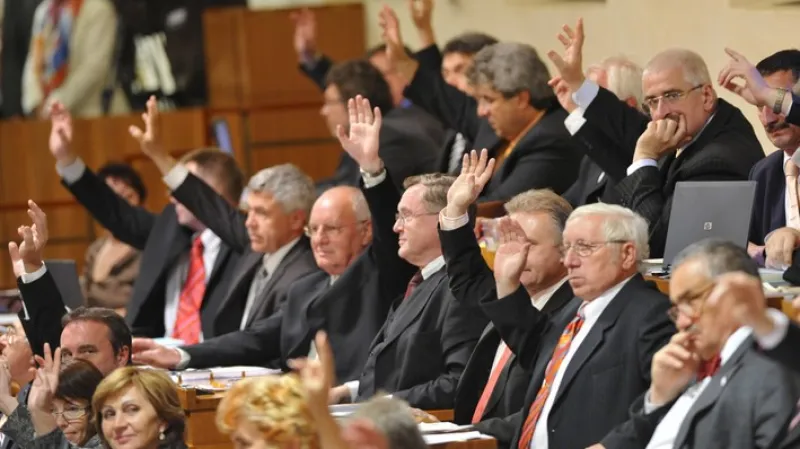 Senátoři hlasují o Lisabonské smlouvě