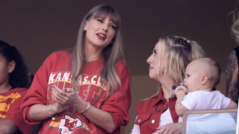 Taylor Swiftová na zápase NFL