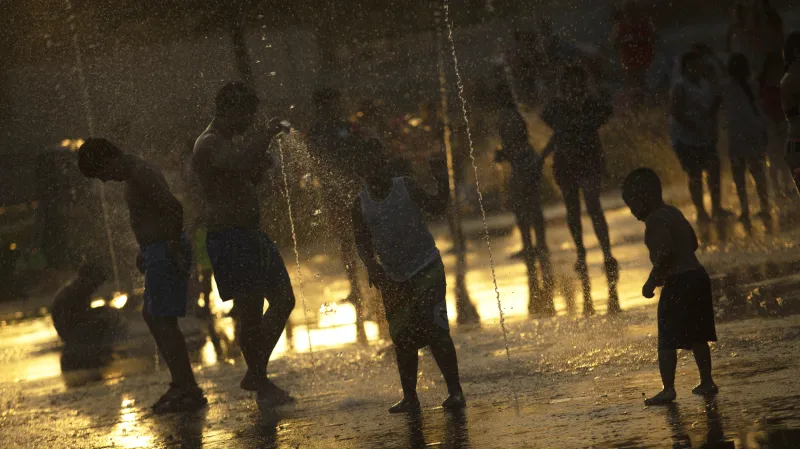 Španělé se snaží zchladit, kde se dá