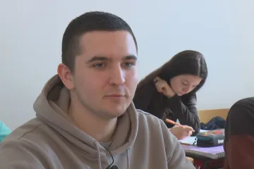 Cvičitelka, pěvkyně či lékař. Ukrajinci prchající před válkou našli zázemí v Česku