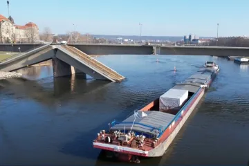 Pod zříceným mostem v Drážďanech poprvé proplula loď