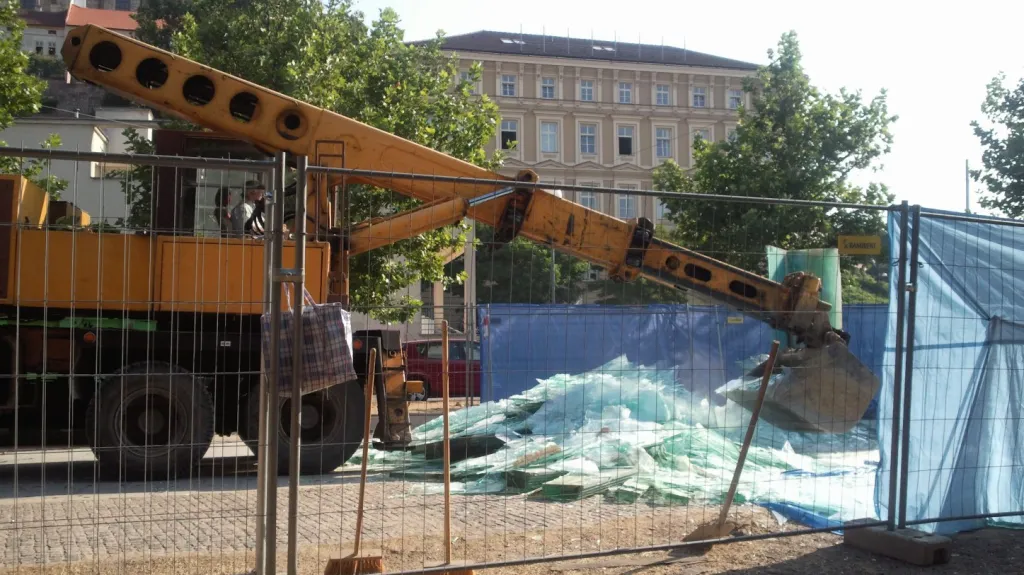 Likvidace památníku na Nových sadech