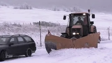Silničáři bojují se sněhem