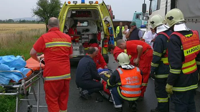 Záchranáři u vážné dopravní nehody