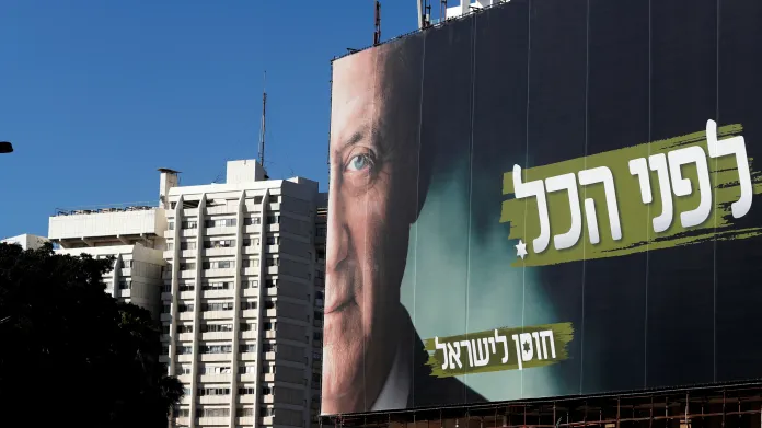 Předvolební kampaň v Izraeli – billboard s generálem Bennym Gantzem