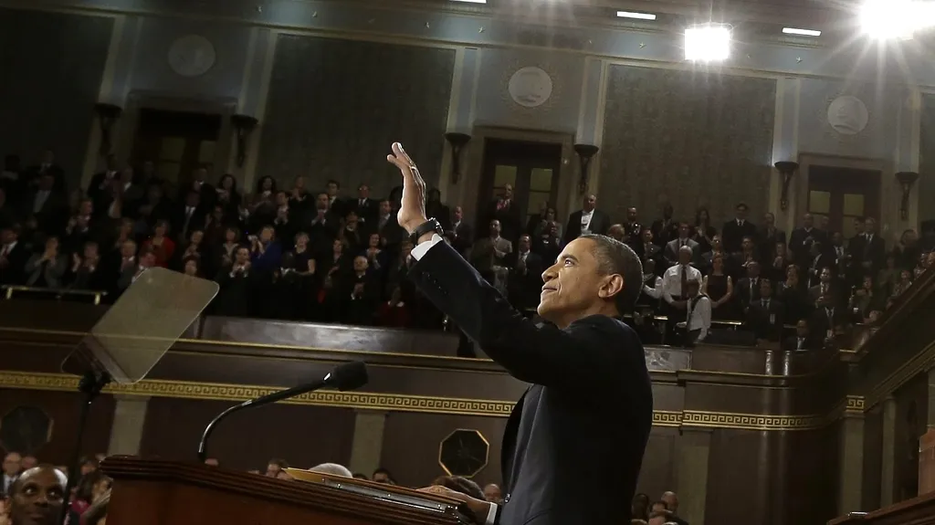 Obama se zdraví s oběma komorami Kongresu