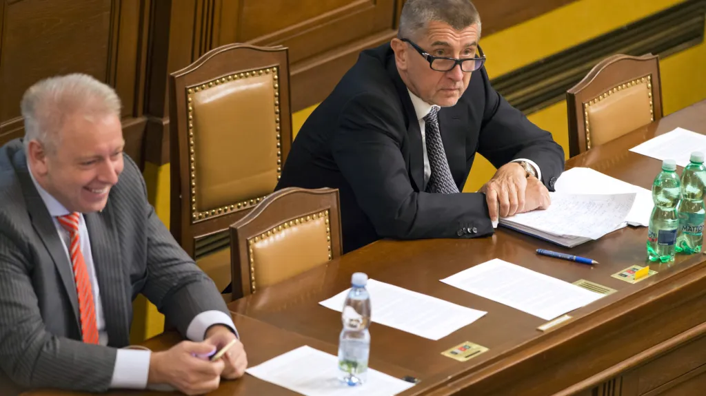 Milan Chovanec a Andrej Babiš ve vládní lavici
