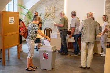 PŘEHLEDNĚ: Jak volit v krajských a senátních volbách