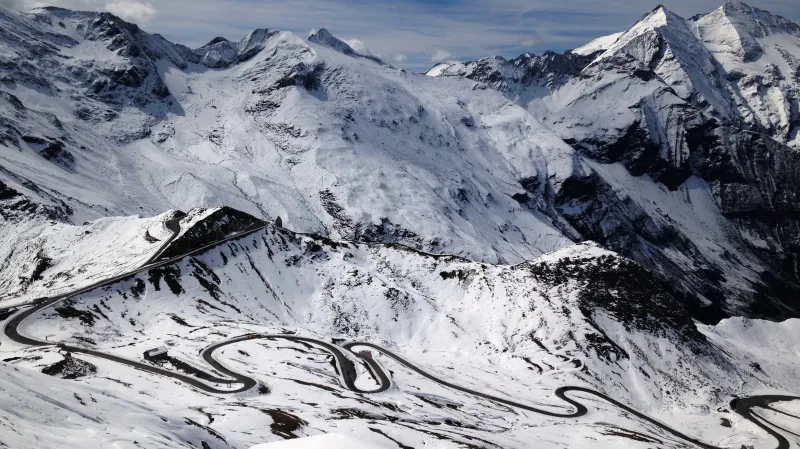 Výhled na Grossglocknerskou alpskou silnici z Edelweissspitze
