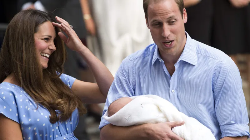 Kate a William poprvé ukazují syna veřejnosti