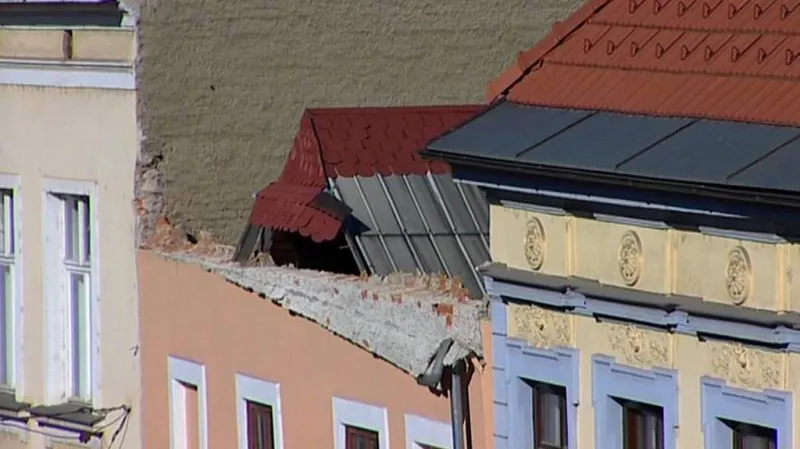 Neštěstí způsobil utržený kus domu