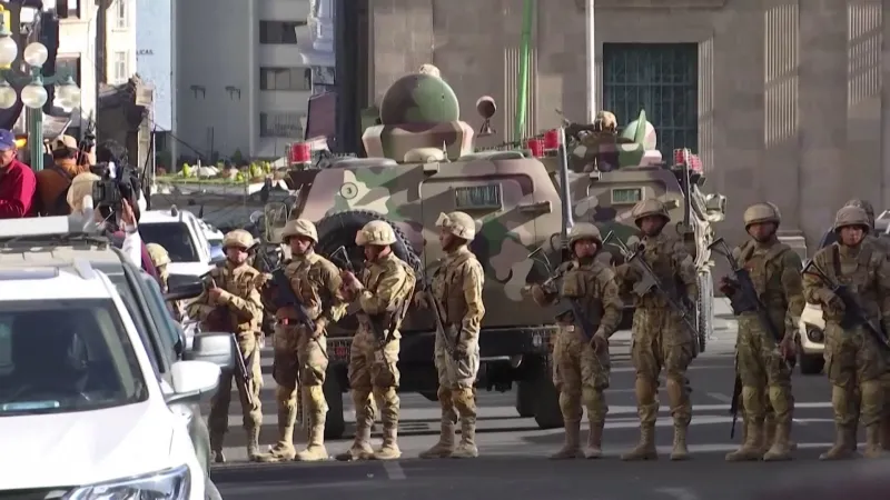 Bolívijské ozbrojené síly mobilizují v metropoli La Paz