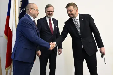 Fiala ocenil informace od ÚZSI, vláda chystá pro rozvědku vlastní zákon